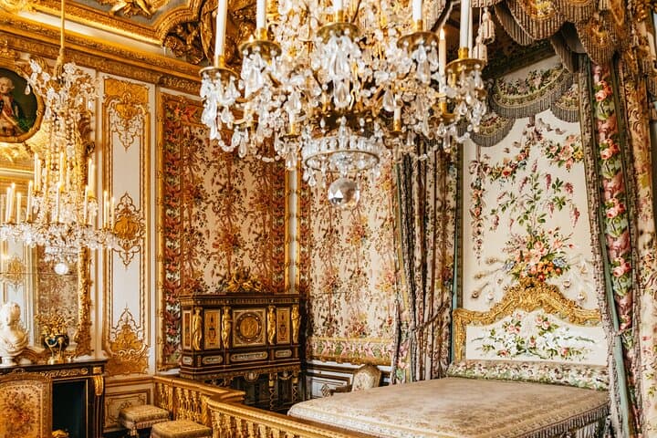 From Paris : Palace of Versailles and Gardens by Bus