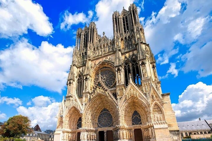Reims: City Walk with Audio Guide in 7 Languages on your Phone