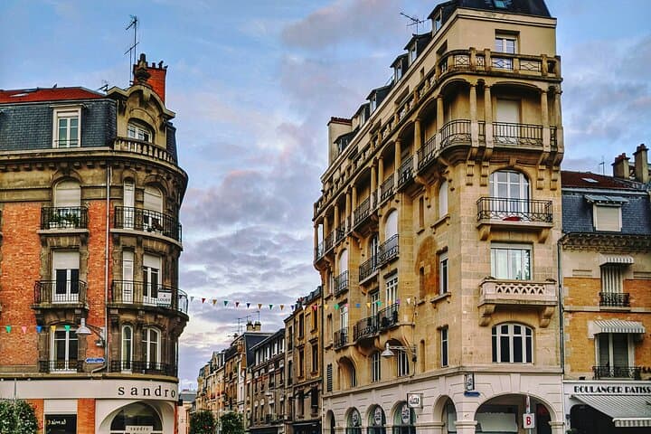 Reims: City Walk with Audio Guide in 7 Languages on your Phone