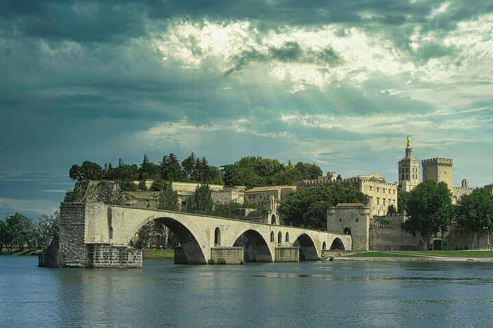 Avignon City Walk with Audio Guide in 7 Languages on your Phone