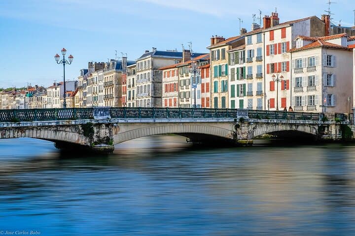 Biarritz: Visit Bayonne & Espelette Private Tour
