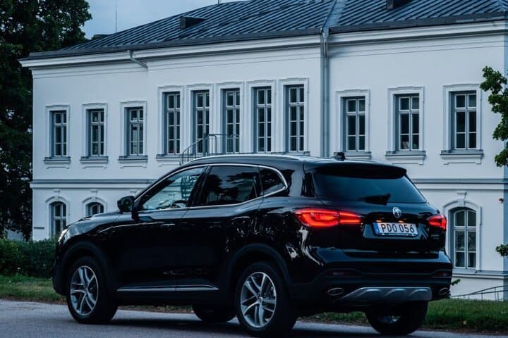 Private transfer by car: Marseille airport from or to Nice / Cannes