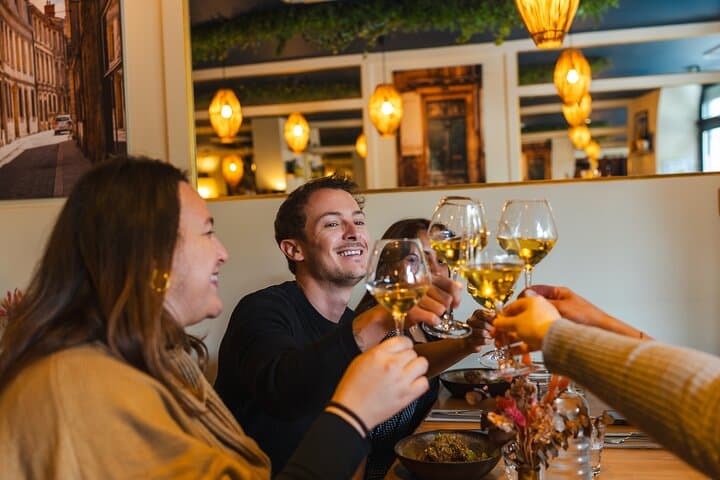 Bordeaux Evening Food Tour with a sommelier