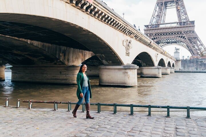 Paris Solo Traveler Photoshoot With A Top Rated Photographer