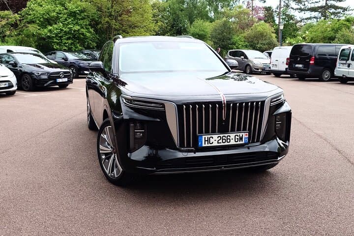 Paris Airport CDG Private Transfer by Luxury SUV Hongqi or MB Van