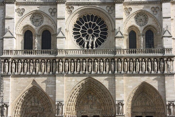 Paris Notre Dame Cathedral and Île de la Cité Guided Walking Tour