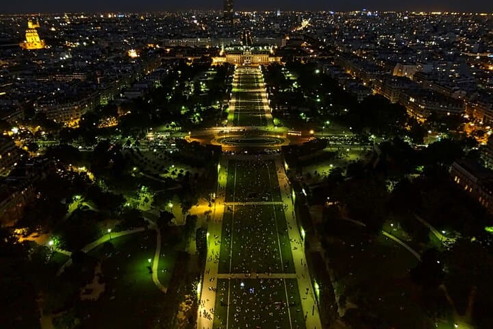 Soirée at the Eiffel Tower: Small-Group Guided Experience