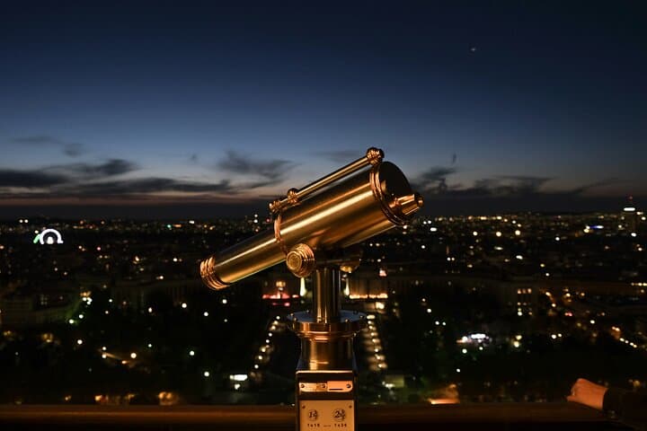 Soirée at the Eiffel Tower: Small-Group Guided Experience