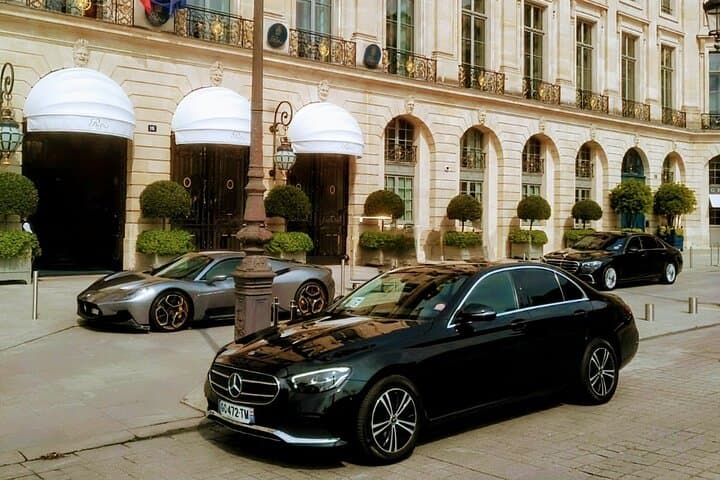 Pick-up in all Parisian hotels (3 passengers maximum)