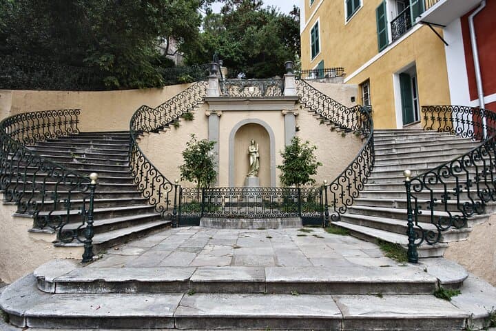 Best Intro to Bastia in 2 hours with a Local