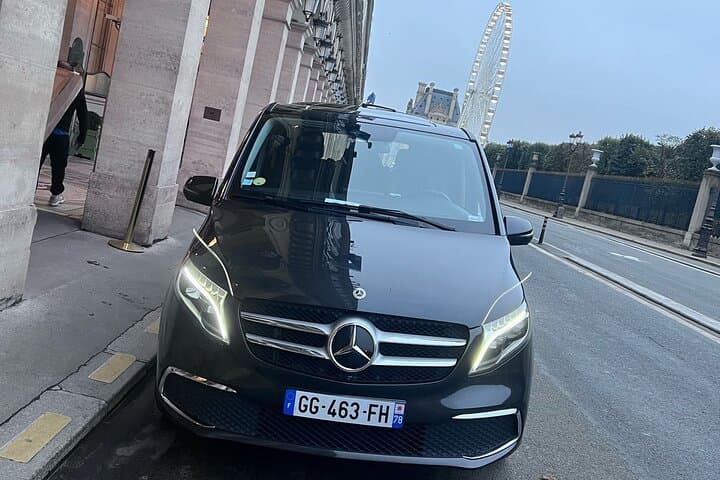 Private Transfer Between Paris and Disneyland