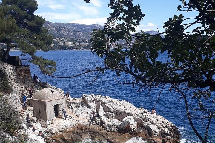 Sunny Hike from Nice to Villefranche with a Chill at the Beach