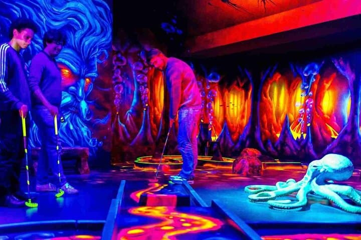 Ticket 45min Game - Fluorescent Mini Golf Under the Ocean