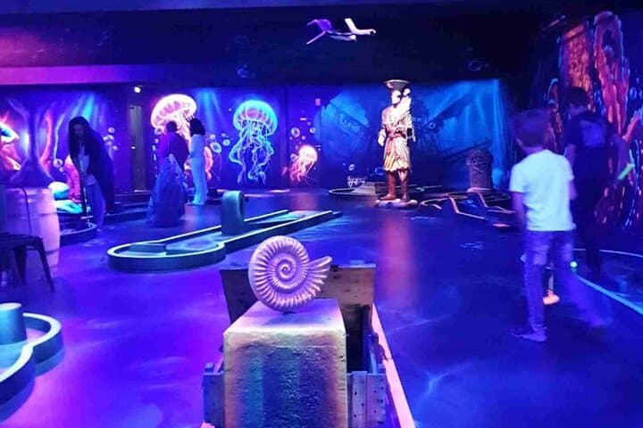 Ticket 45min Game - Fluorescent Mini Golf Under the Ocean