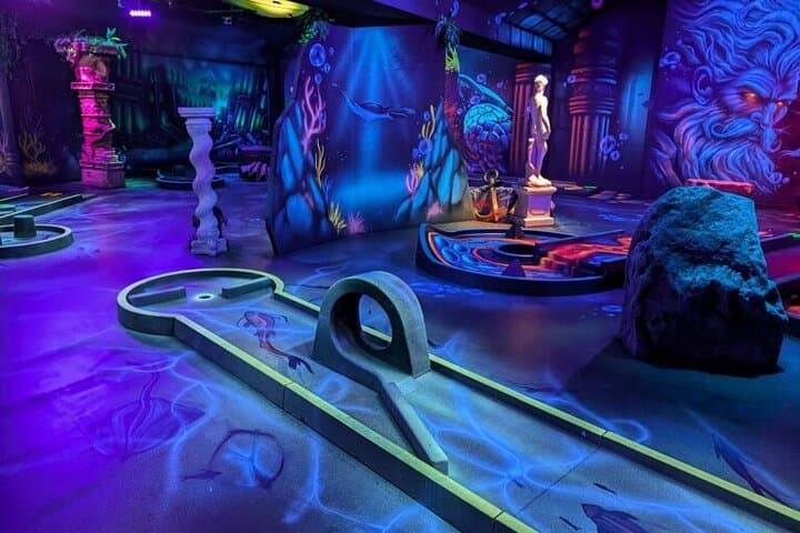Paris - Combo Full Day Climbing Room and Fluorescent Mini Golf