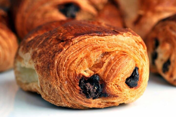 Bicolor Croissant & Pastry Making Class in Central Paris