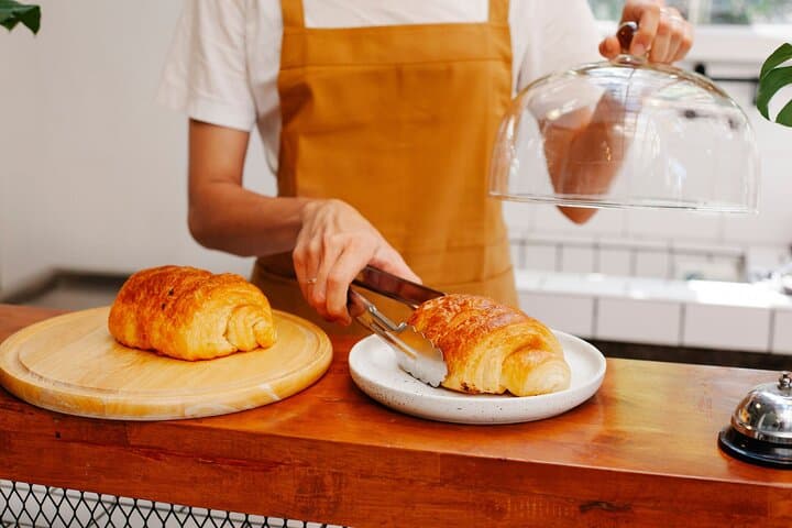 Bicolor Croissant & Pastry Making Class in Central Paris