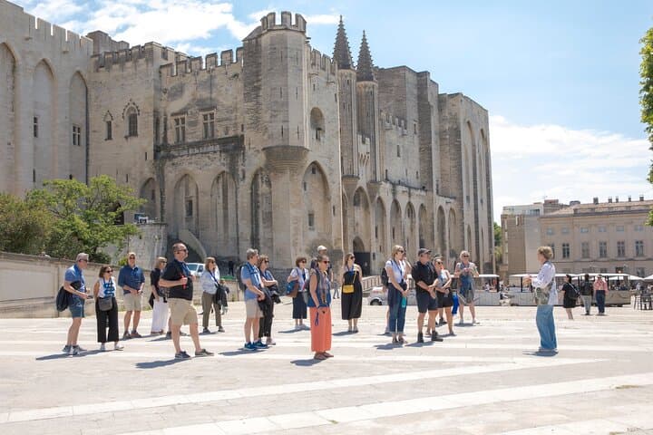 Avignon: L’Apéro Tour with Wine, Cocktails, and Bites