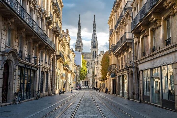 Le Verdon Port to Bordeaux: Culture, Wine & Highlights Shore Trip