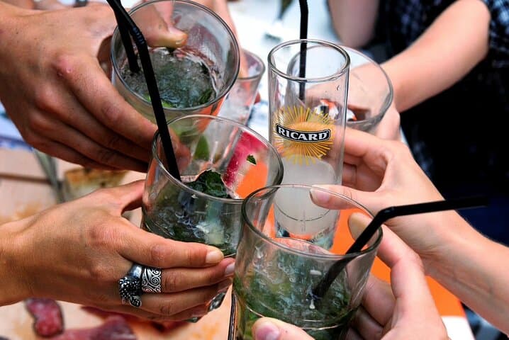 Avignon: L’Apéro Tour with Wine, Cocktails, and Bites