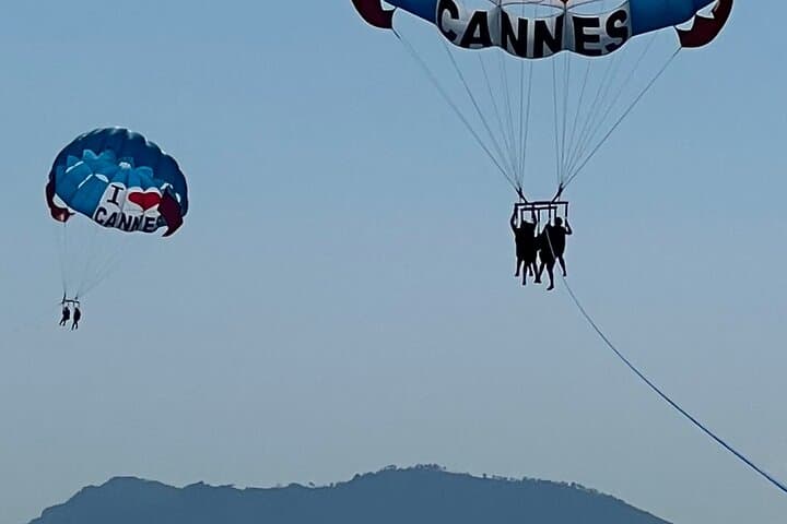 Flight EN Parachute Ascent DE la Baie de Cannes
