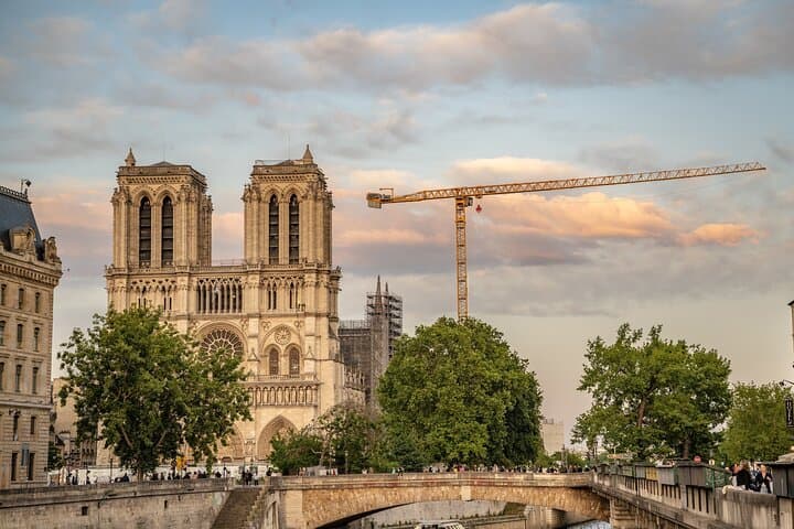 Notre-Dame Tour with Access to the Cathedral