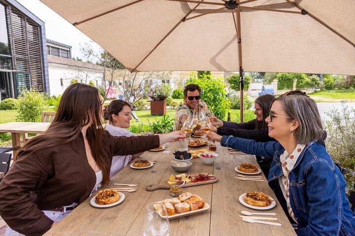 Bordeaux Wine Trails: Saint Emilion Full Day Wine and Bike Tour