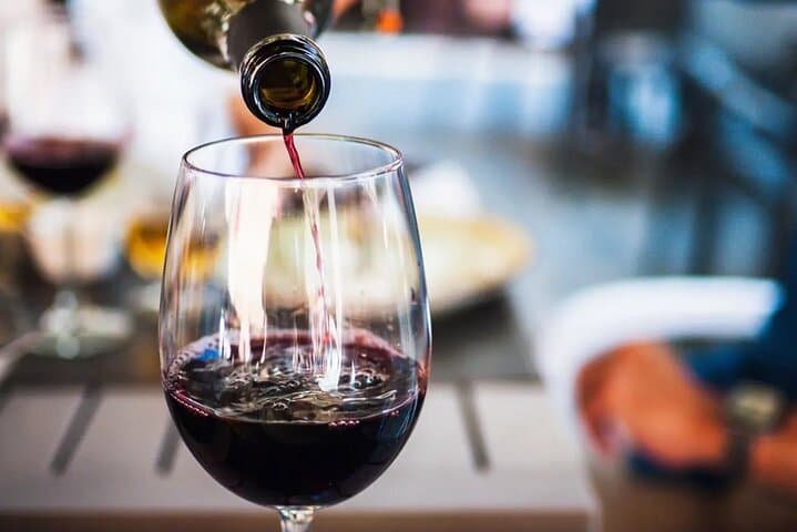 Avignon: L’Apéro Tour with Wine, Cocktails, and Bites