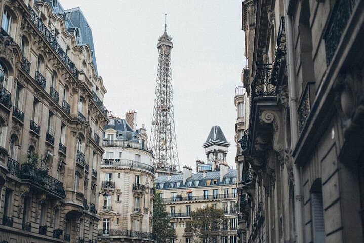 Paris Day Trip from Disneyland Including Hop-On Hop-Off City Tour