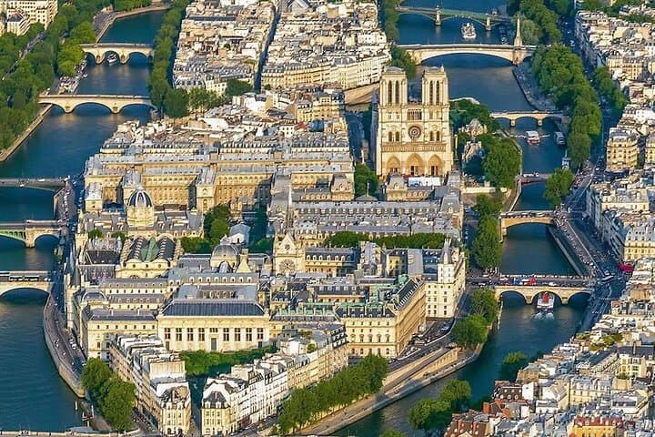 Notre Dame Exterior Expert Guided tour