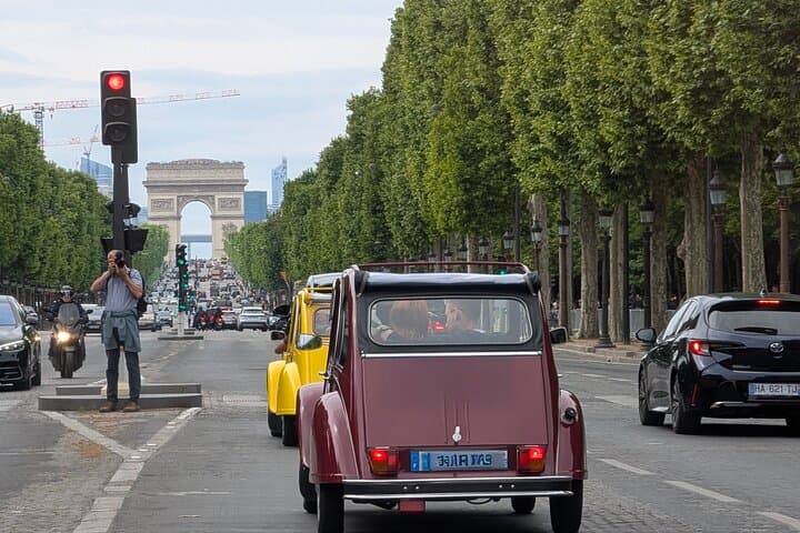 Aux Champs-Elysées! Aux Champs- Elysées! 
Musique et chansons à bord!