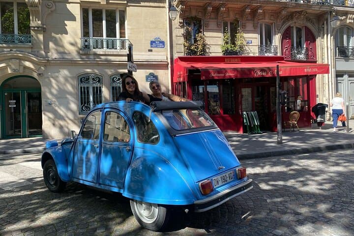 Explore Paris in a classic Citroën 2CV – private guided tour through iconic landmarks, hidden gems & Parisian charm. #Paris2CV #ClassicCarTour #ParisSightseeing #VintageParis