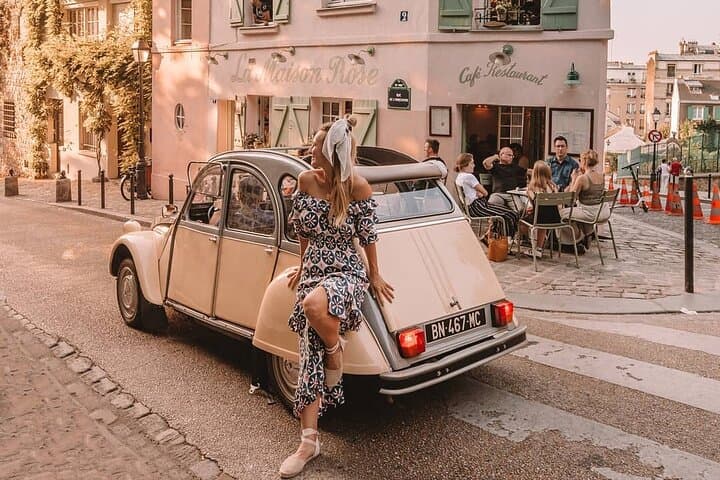 Explore Paris in a classic Citroën 2CV – private guided tour through iconic landmarks, hidden gems & Parisian charm. #Paris2CV #ClassicCarTour #ParisSightseeing #VintageParis