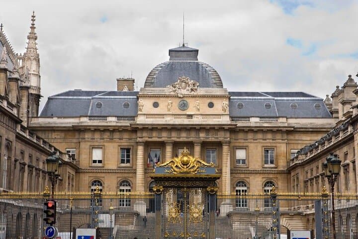 Iconic Paris Walk A Self Guided Tour