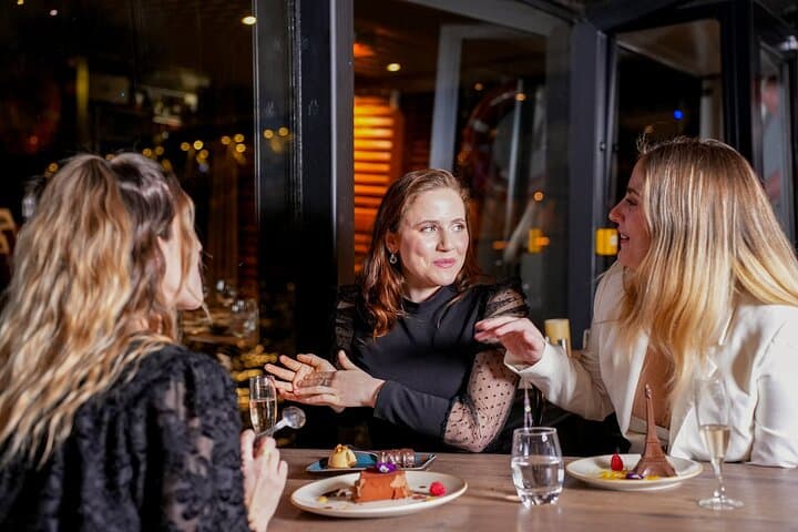 Paris 3-Course Gourmet Dinner and Sightseeing Seine River Cruise