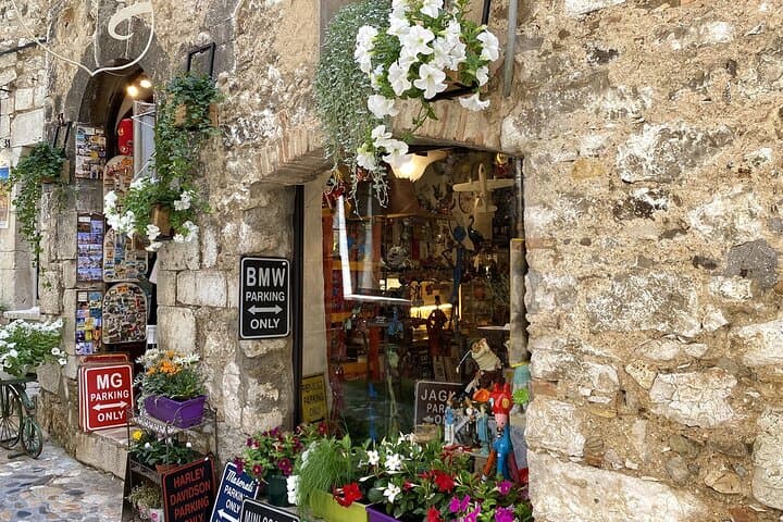 Saint Paul de Vence, Antibes, Cannes tour in a Renault E-Tech