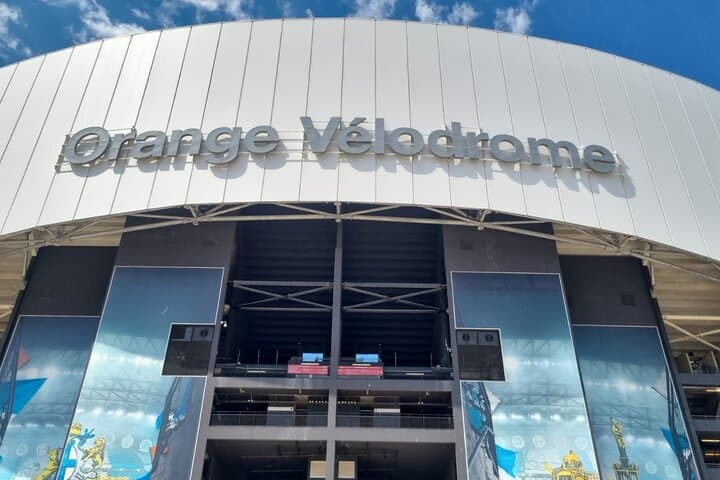 Tour Sport in Marseille: Hiking and Stade Velodrome
