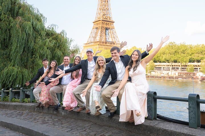 Private Photo Shoot at the Eiffel Tower or Louvre