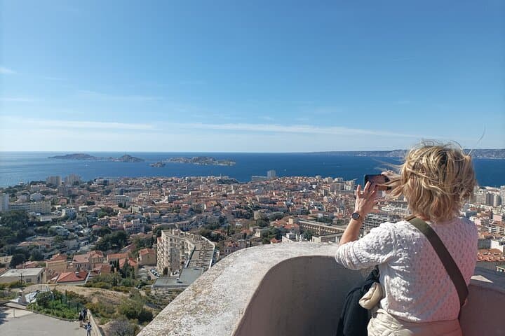 Marseille private walking tour with an official tour guide !