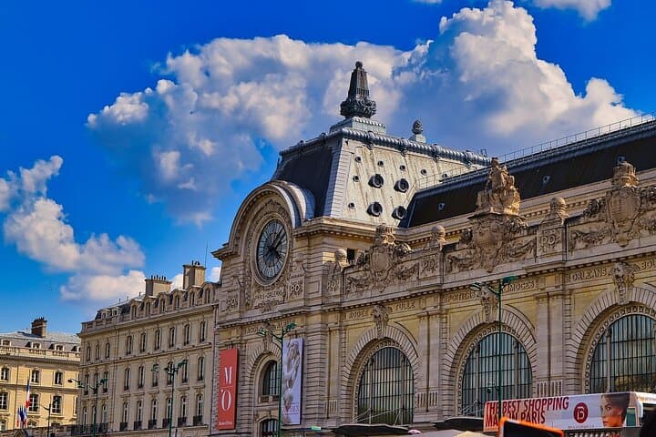 Paris Kids Quest: Family Walking Adventure