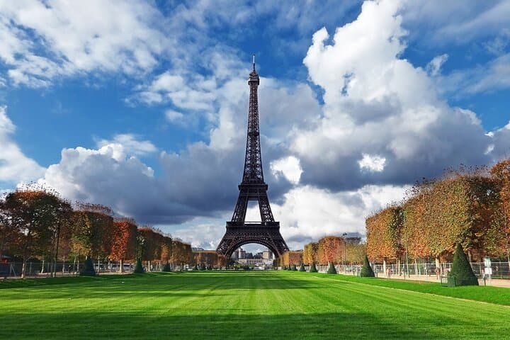 Paris Kids Quest: Family Walking Adventure