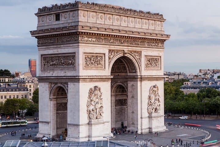 Paris Prestige City Tour Light in Private Comfort Van VIP 5H