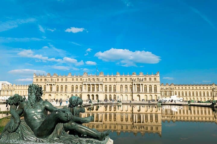 Explore the opulent King’s Apartments with skip-the-line access.