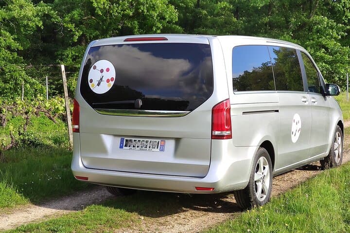 With VIP minibus transportation included, let yourself be carried with serenity.