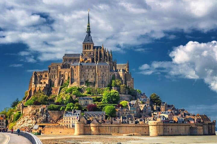 1 Day Private getaway to Mont St Michel Van VIP Departure Paris
