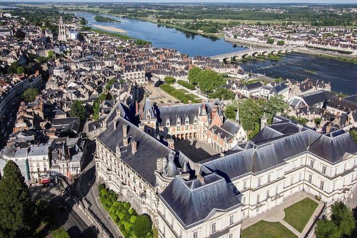2 days Getaway in the Loire Valley 6 Castles Van VIP