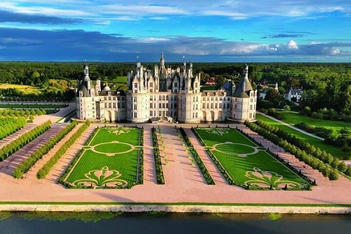 2 days Getaway in the Loire Valley 6 Castles Van VIP