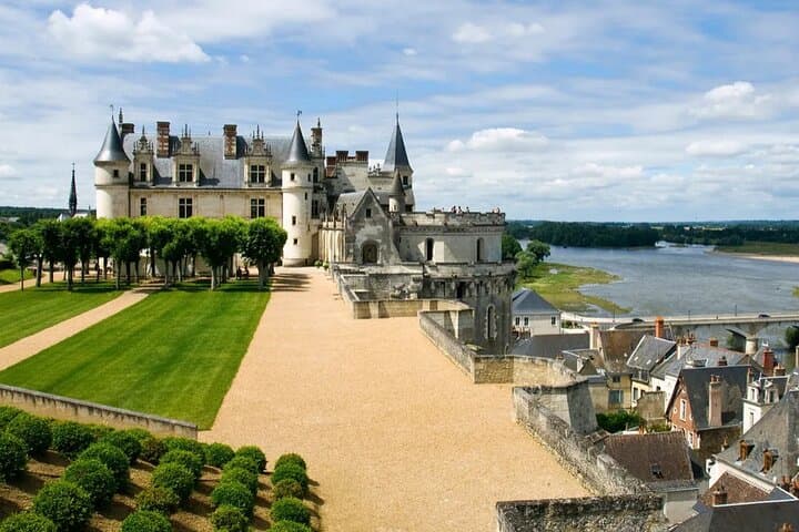 2 days Getaway in the Loire Valley 6 Castles Van VIP