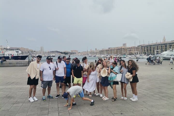Discovery of the coves of the Blue Coast by boat