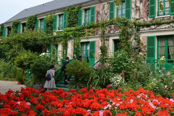 Private getaway in Giverny 8h Van Vip Departure Paris